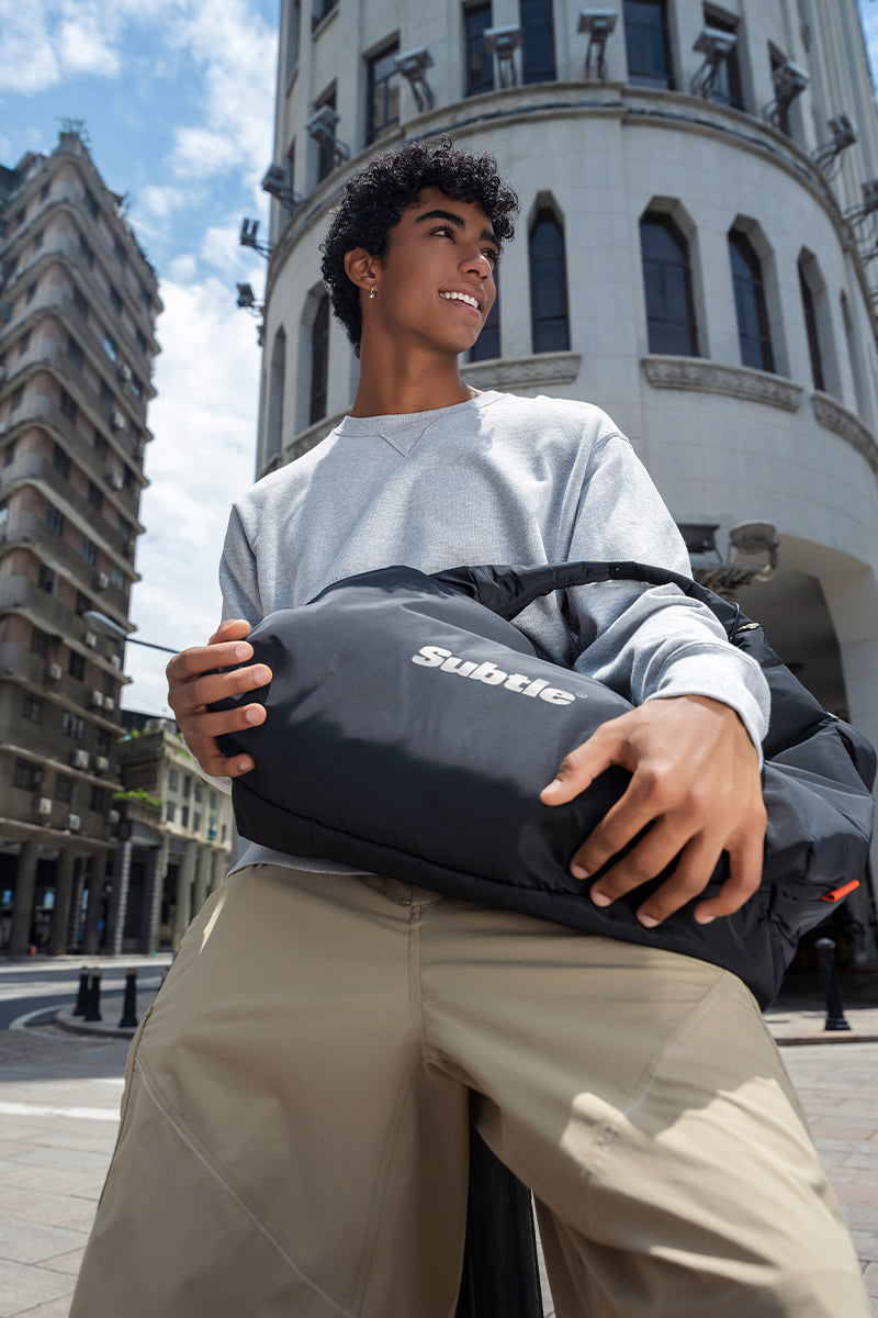 Subtle LOOP Messenger Bag