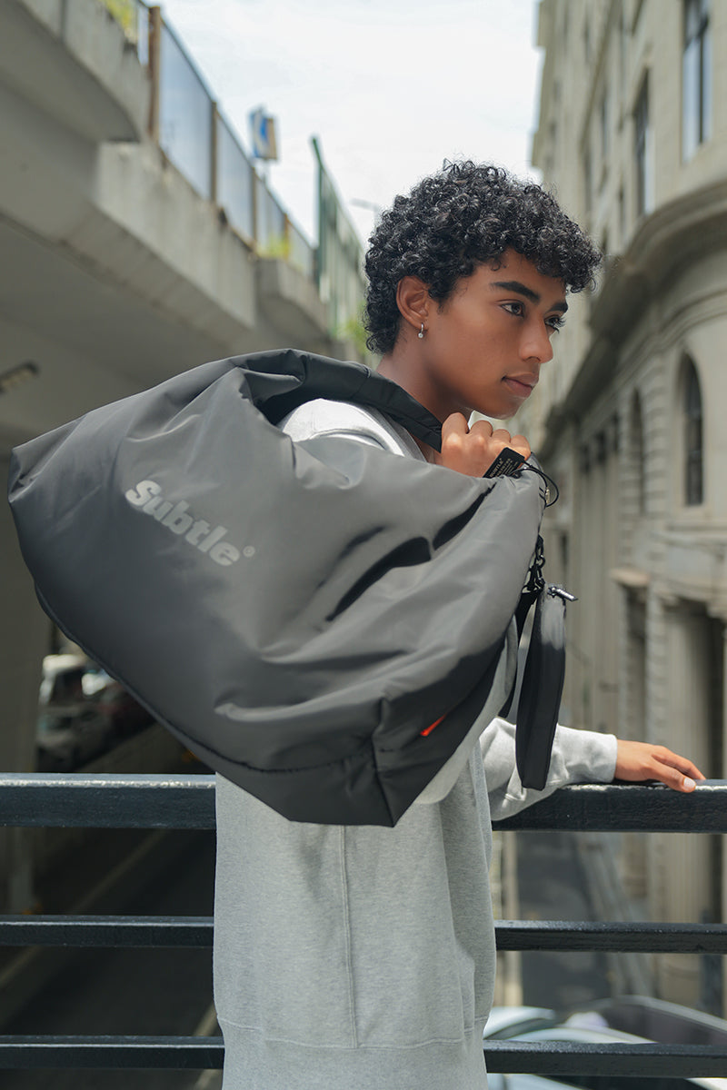 Subtle LOOP Messenger Bag